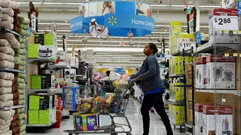 Ông Trump nói Walmart sẽ giảm giá sản phẩm theo yêu cầu của chính phủ