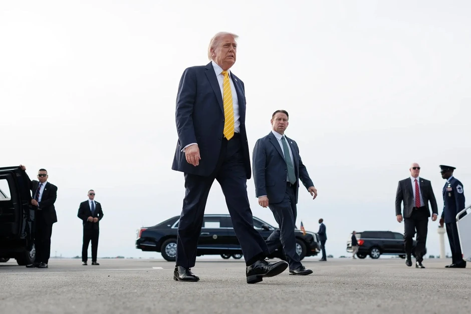 Ông Trump nói 'yêu Hàn Quốc' khi Mỹ đạt thỏa thuận hợp tác đóng tàu với Seoul Ông Trump nói 'yêu Hàn Quốc' khi Mỹ đạt thỏa thuận hợp tác đóng tàu với Seoul