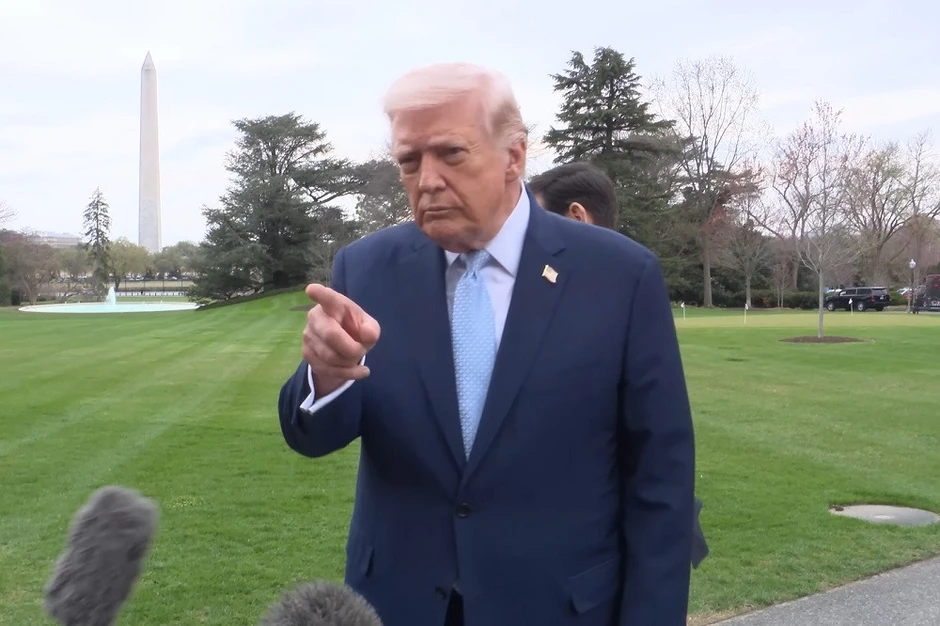 Ông Trump ra lệnh ngừng tấn công các nhà máy điện của Iran trong 5 ngày Ông Trump ra lệnh ngừng tấn công các nhà máy điện của Iran trong 5 ngày