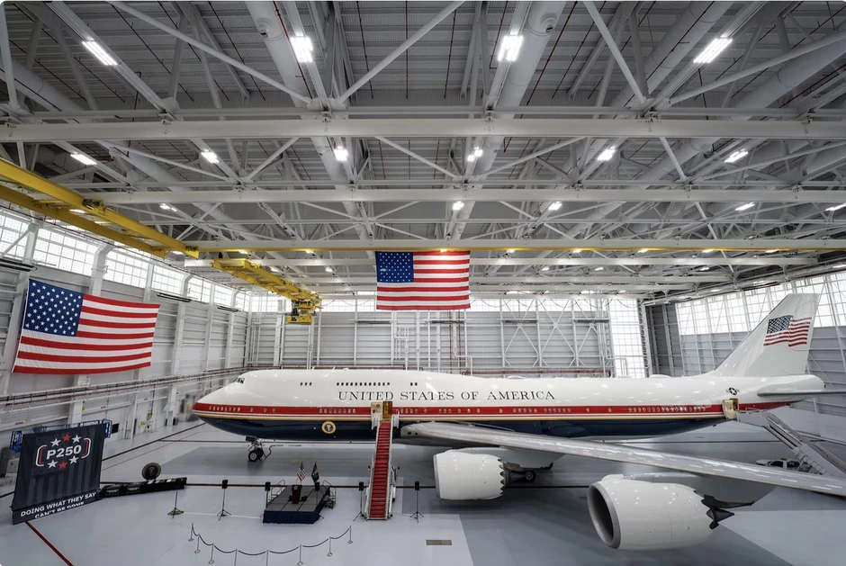 Ông Trump ra mắt chuyên cơ Không lực Một mới Ông Trump ra mắt chuyên cơ Không lực Một mới