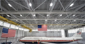 Ông Trump ra mắt chuyên cơ Không lực Một mới