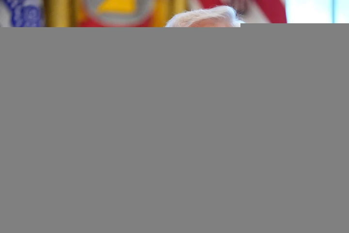 Ông Trump ra tối hậu thư, yêu cầu Iran mở lại eo biển Hormuz trong 48 giờ Ông Trump ra tối hậu thư, yêu cầu Iran mở lại eo biển Hormuz trong 48 giờ
