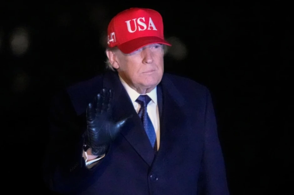 Ông Trump: 'Sóng lớn' vẫn chưa giáng xuống Iran Ông Trump: 'Sóng lớn' vẫn chưa giáng xuống Iran