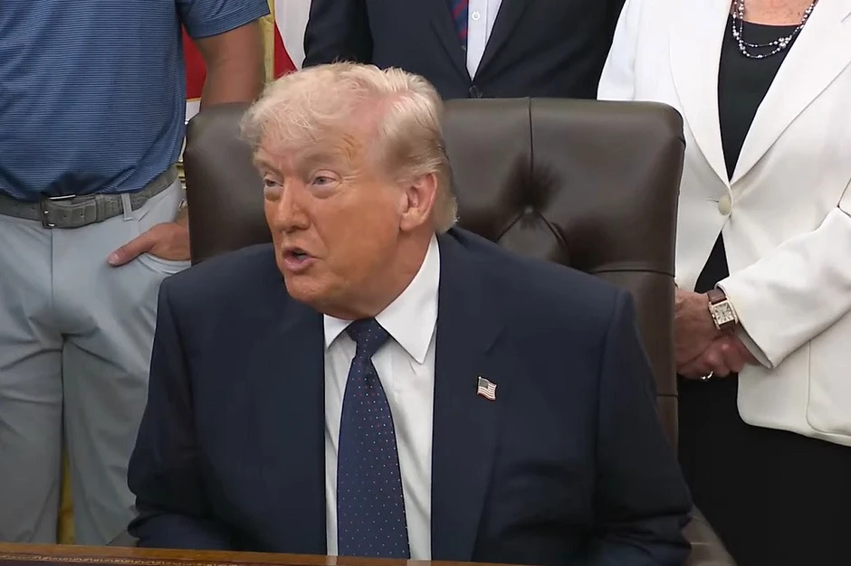 Ông Trump tạm dừng 'Dự án Tự do’ hỗ trợ tàu thuyền qua eo biển Hormuz Ông Trump tạm dừng 'Dự án Tự do’ hỗ trợ tàu thuyền qua eo biển Hormuz