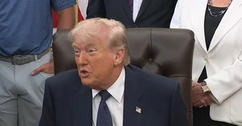 Ông Trump tạm dừng 'Dự án Tự do’ hỗ trợ tàu thuyền qua eo biển Hormuz