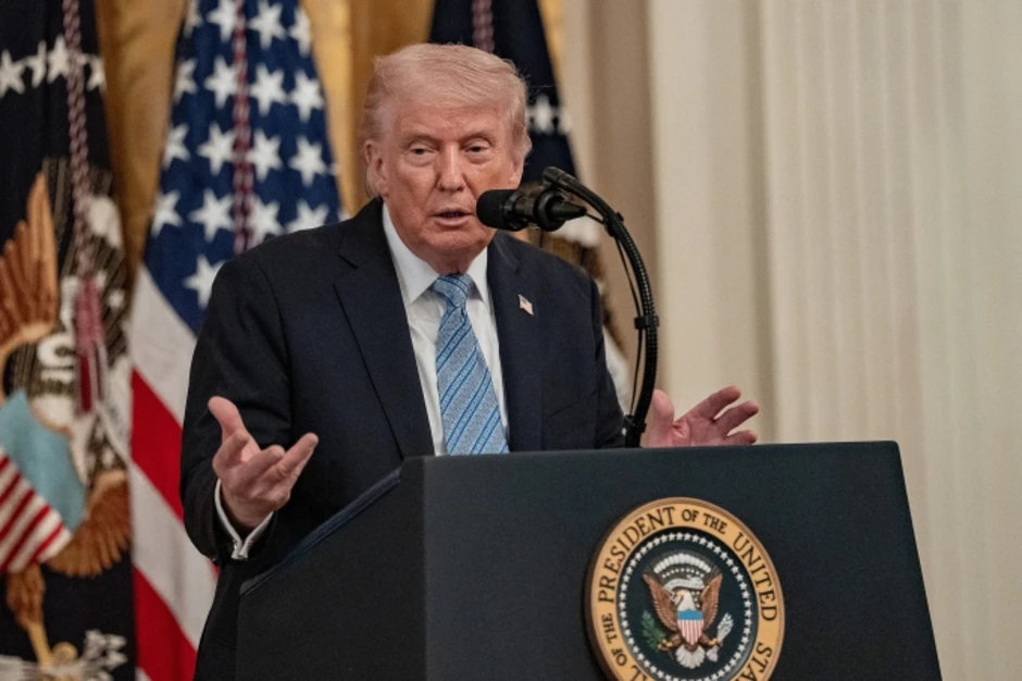 Ông Trump thông báo dừng chiến dịch hỗ trợ tàu qua Hormuz Ông Trump thông báo dừng chiến dịch hỗ trợ tàu qua Hormuz