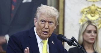 Ông Trump tung đòn thuế mới để cạnh tranh với Trung Quốc