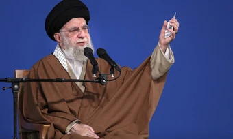 Ông Trump tuyên bố Lãnh tụ Tối cao Iran 'đã bị hạ sát' - Báo TinVina