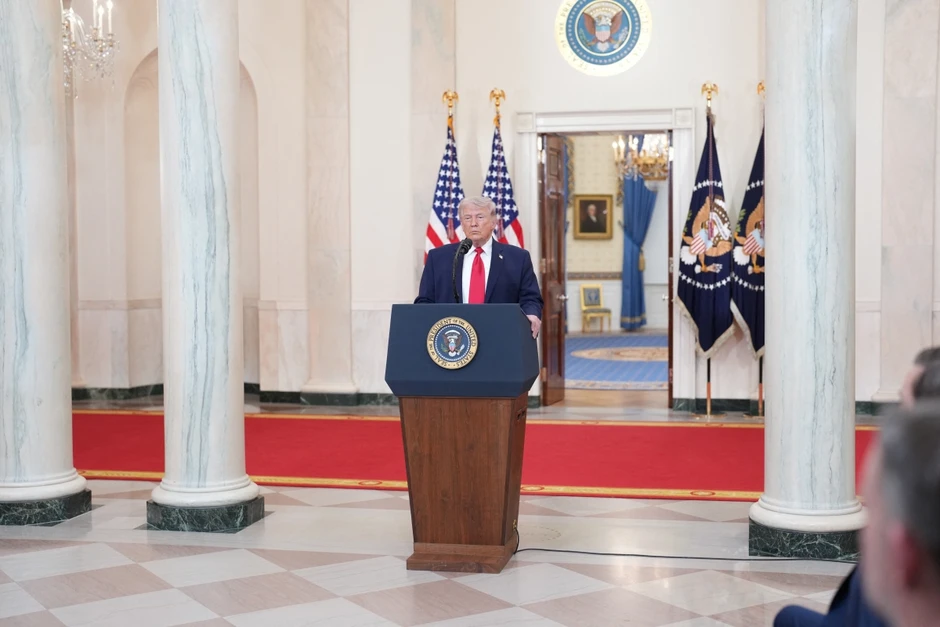 Ông Trump tuyên bố sẽ tấn công Iran “rất mạnh” trong 2 - 3 tuần tới Ông Trump tuyên bố sẽ tấn công Iran “rất mạnh” trong 2 - 3 tuần tới