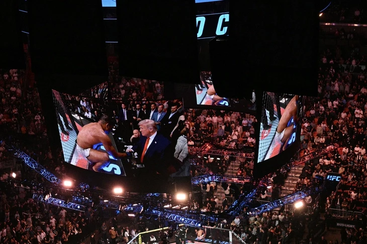 Ông Trump và Ngoại trưởng Rubio đi xem đấu võ trong lúc Mỹ đàm phán với Iran Ông Trump và Ngoại trưởng Rubio đi xem đấu võ trong lúc Mỹ đàm phán với Iran