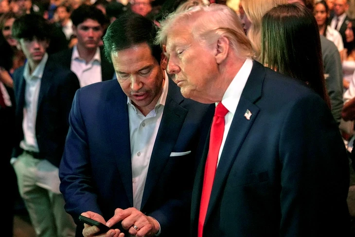 Ông Trump và Ngoại trưởng Rubio đi xem đấu võ trong lúc Mỹ đàm phán với Iran Ông Trump và Ngoại trưởng Rubio đi xem đấu võ trong lúc Mỹ đàm phán với Iran