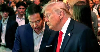 Ông Trump và Ngoại trưởng Rubio đi xem đấu võ trong lúc Mỹ đàm phán với Iran