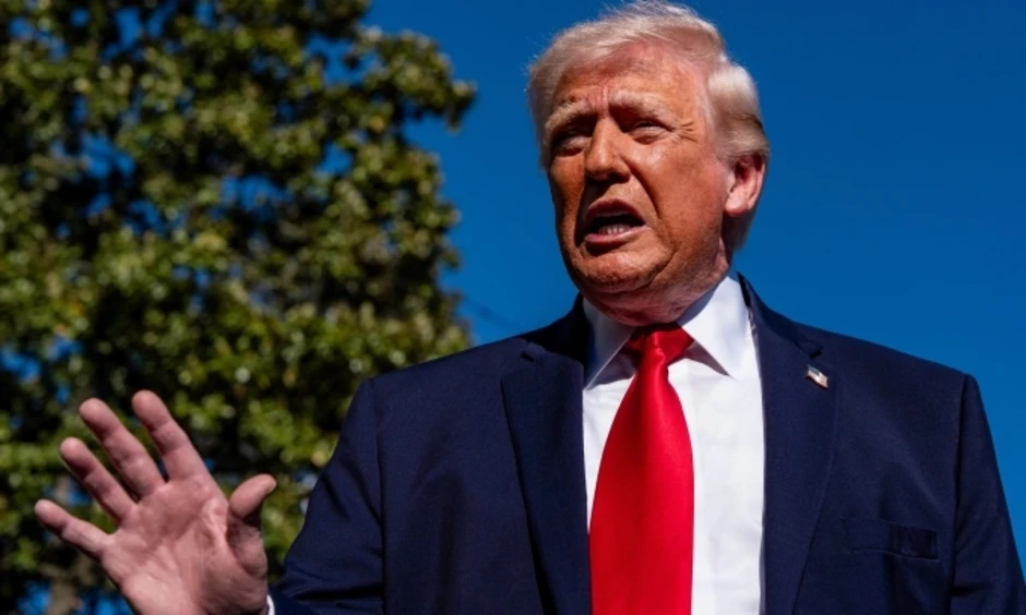 Ông Trump: Xuồng Iran đến gần vùng phong tỏa ở Hormuz sẽ bị tiêu diệt