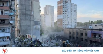 Ông Zelensky chỉ đạo quân đội Ukraine chuẩn bị đáp trả cuộc tập kích của Nga