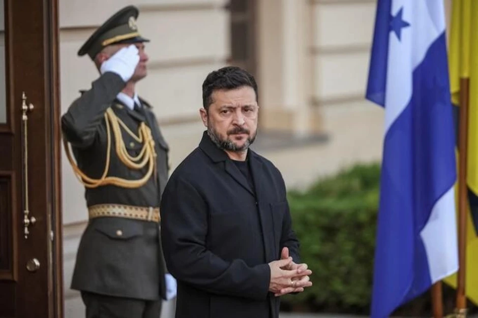 Ông Zelensky: UAV Ukraine có thể tập kích xa 3.000 km Ông Zelensky: UAV Ukraine có thể tập kích xa 3.000 km