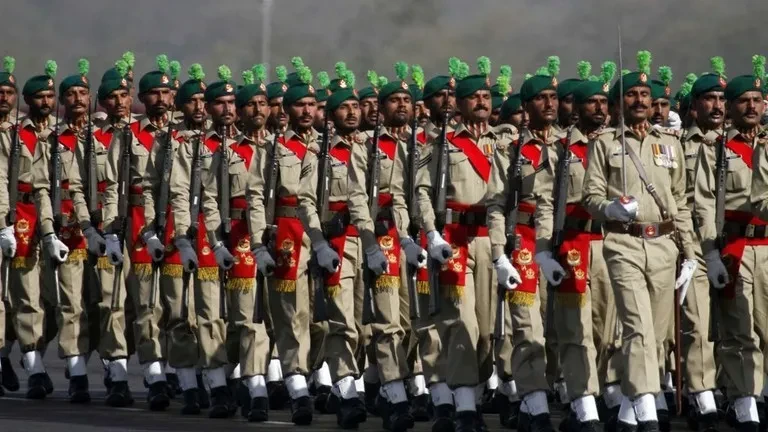Pakistan điều quân và máy bay chiến đấu đến Saudi Arabia Pakistan điều quân và máy bay chiến đấu đến Saudi Arabia
