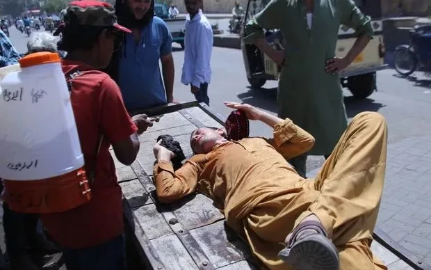Pakistan và Ấn Độ vật lộn với nắng nóng cực đoan
