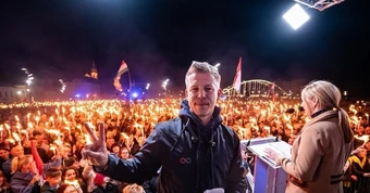 Peter Magyar: Từ cậu bé thần tượng ông Orban đến thủ tướng tiếp theo của Hungary