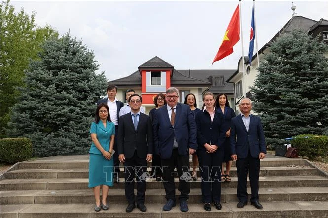 Phái đoàn Việt Nam tại Geneva tổ chức tọa đàm về chính sách công nghiệp Phái đoàn Việt Nam tại Geneva tổ chức tọa đàm về chính sách công nghiệp