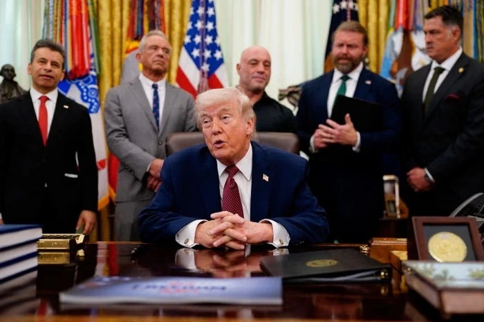Phản ứng của Tổng thống Trump khi Iran đóng eo biển Hormuz trở lại Phản ứng của Tổng thống Trump khi Iran đóng eo biển Hormuz trở lại
