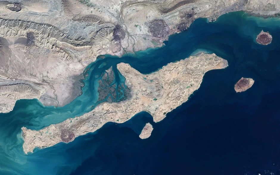 Pháo đài "mũi tên" của Iran án ngữ eo biển Hormuz Pháo đài "mũi tên" của Iran án ngữ eo biển Hormuz