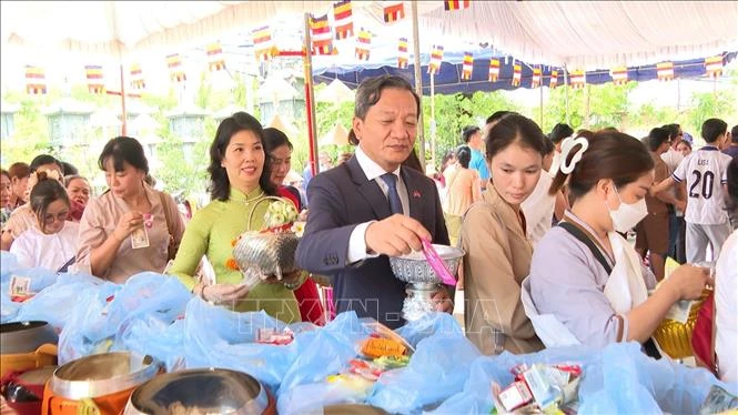 Phật giáo góp phần tăng cường quan hệ đặc biệt Việt Nam - Lào