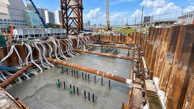 Phát hiện 408 xe tải trộn bê tông đổ 2.807 m3 liên tục cả ngày lẫn đêm, bí mật dưới lòng đất của công trình lộ diện Phát hiện 408 xe tải trộn bê tông đổ 2.807 m3 liên tục cả ngày lẫn đêm, bí mật dưới lòng đất của công trình lộ diện