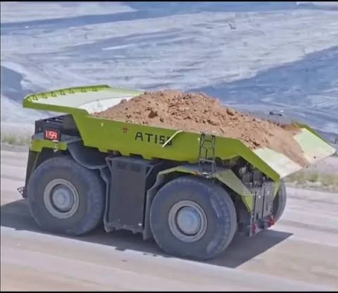 Phát hiện xe tải khổng lồ không đầu không đuôi tại nước láng giềng Việt Nam: Không cần tài xế, có thể chạy theo 2 hướng Phát hiện xe tải khổng lồ không đầu không đuôi tại nước láng giềng Việt Nam: Không cần tài xế, có thể chạy theo 2 hướng