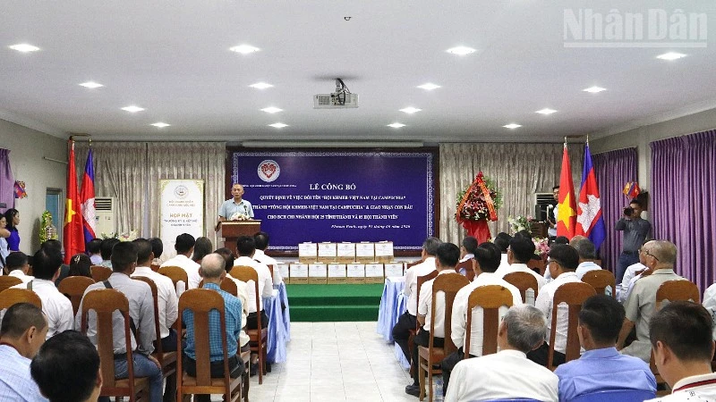 Phát huy vai trò điểm tựa vững chắc cho cộng đồng người gốc Việt ở Campuchia Phát huy vai trò điểm tựa vững chắc cho cộng đồng người gốc Việt ở Campuchia