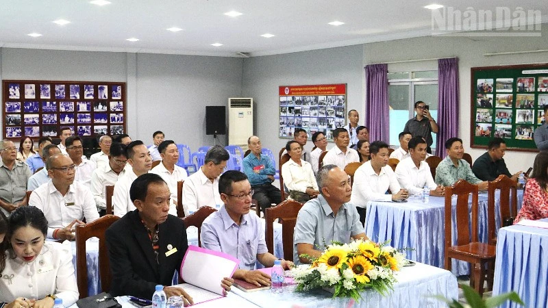 Phát huy vai trò điểm tựa vững chắc cho cộng đồng người gốc Việt ở Campuchia Phát huy vai trò điểm tựa vững chắc cho cộng đồng người gốc Việt ở Campuchia