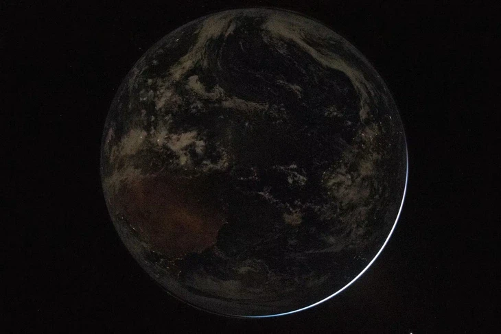 Phi hành đoàn Artemis II gửi ảnh Trái đất huyền ảo từ 160.000km Phi hành đoàn Artemis II gửi ảnh Trái đất huyền ảo từ 160.000km
