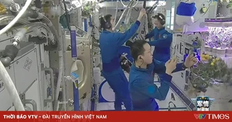 Phi hành đoàn Thần Châu-21 lần đầu thu hoạch “cà chua vũ trụ”