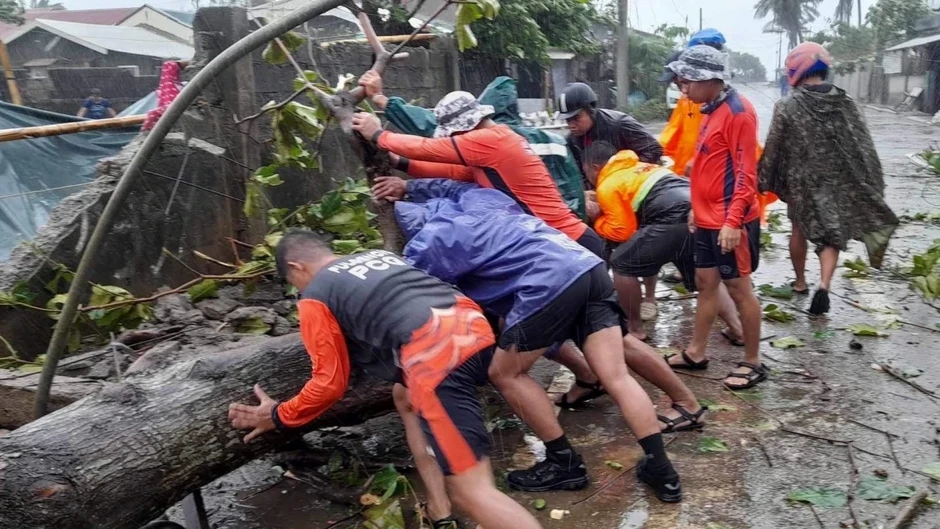 Philippines: Siêu bão Mekkhala chưa suy yếu, thêm một cơn bão đang tới Philippines: Siêu bão Mekkhala chưa suy yếu, thêm một cơn bão đang tới