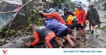 Philippines: Siêu bão Mekkhala chưa suy yếu, thêm một cơn bão đang tới