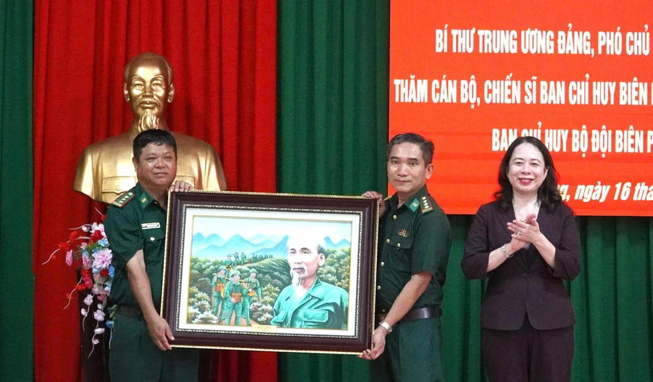 Phó Chủ tịch nước: Biên phòng Phú Quốc không để bị động, bất ngờ trong mọi tình huống Phó Chủ tịch nước: Biên phòng Phú Quốc không để bị động, bất ngờ trong mọi tình huống