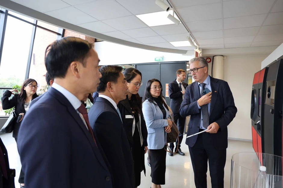Phó Chủ tịch Quốc hội Nguyễn Doãn Anh thăm chính thức Na Uy: Tạo động lực mới cho quan hệ song phương Phó Chủ tịch Quốc hội Nguyễn Doãn Anh thăm chính thức Na Uy: Tạo động lực mới cho quan hệ song phương