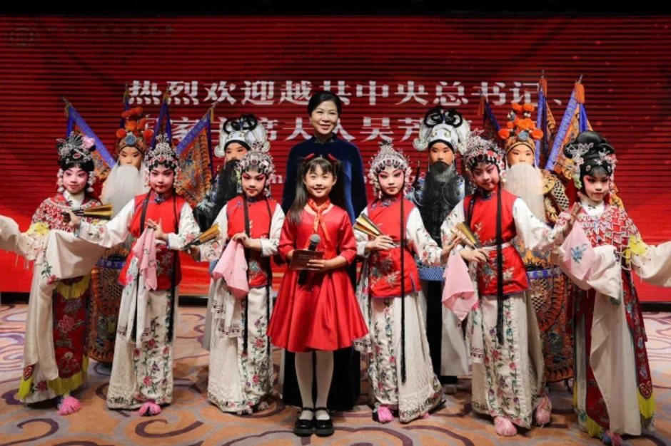 Phu nhân Tổng Bí thư, Chủ tịch nước thăm trung tâm Tống Khánh Linh