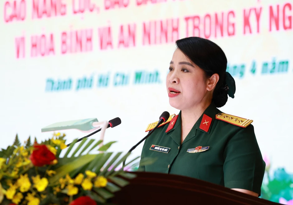 Phụ nữ Quân đội làm chủ vũ khí và khí tài công nghệ cao Phụ nữ Quân đội làm chủ vũ khí và khí tài công nghệ cao