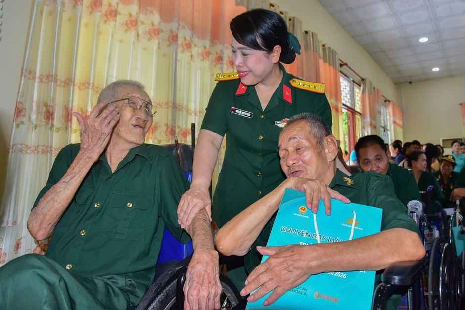 Phụ nữ Quân đội làm chủ vũ khí và khí tài công nghệ cao Phụ nữ Quân đội làm chủ vũ khí và khí tài công nghệ cao