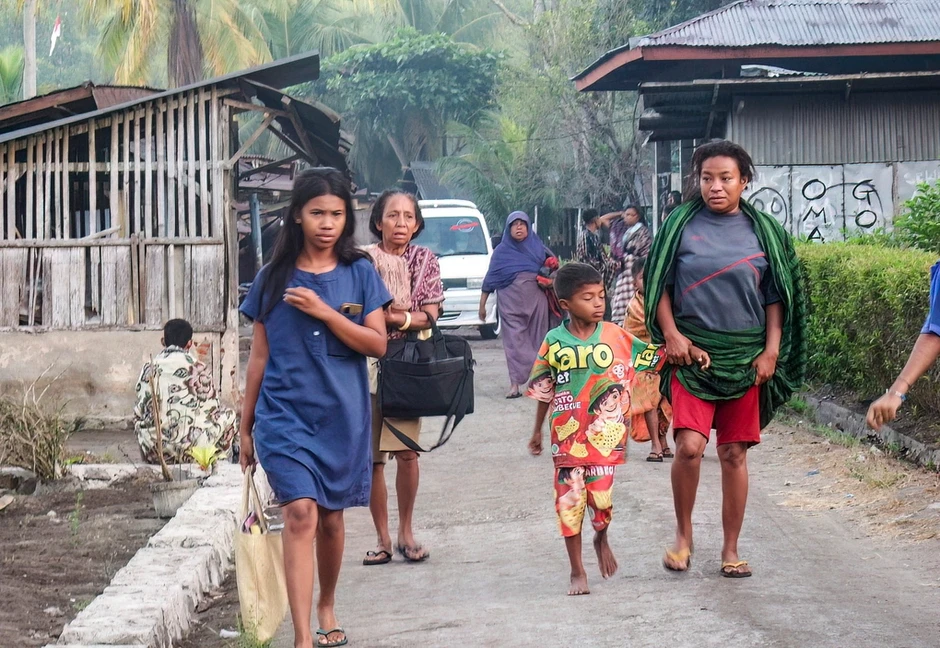 Phút tháo chạy của người dân Indonesia giữa động đất 7,7 độ Phút tháo chạy của người dân Indonesia giữa động đất 7,7 độ