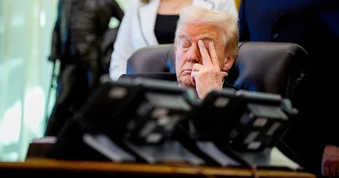 Quan chức Mỹ hé lộ những cuộc gọi giữa đêm của Tổng thống Trump
