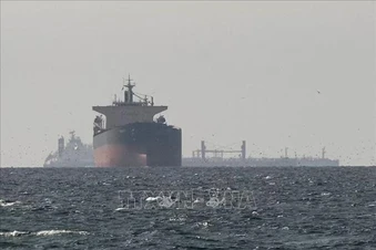 Quân đội Iran đảo ngược quyết định của Ngoại trưởng Araghchi, lại đóng eo biển Hormuz