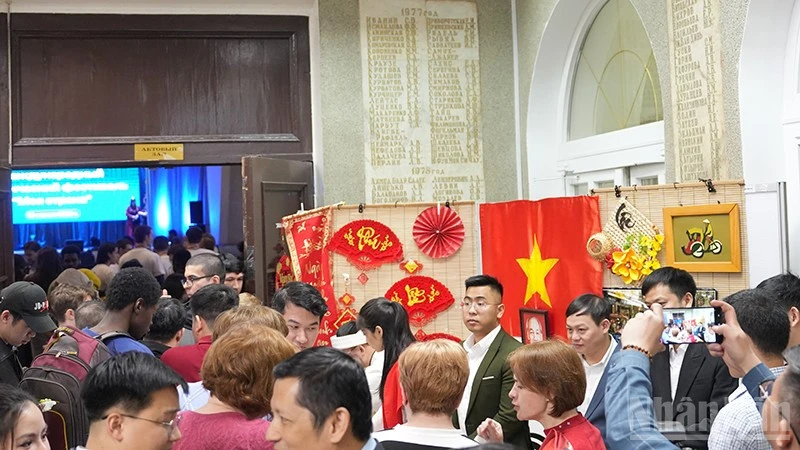 Quảng bá văn hóa Việt Nam tại Lễ hội sinh viên quốc tế ở Moskva Quảng bá văn hóa Việt Nam tại Lễ hội sinh viên quốc tế ở Moskva