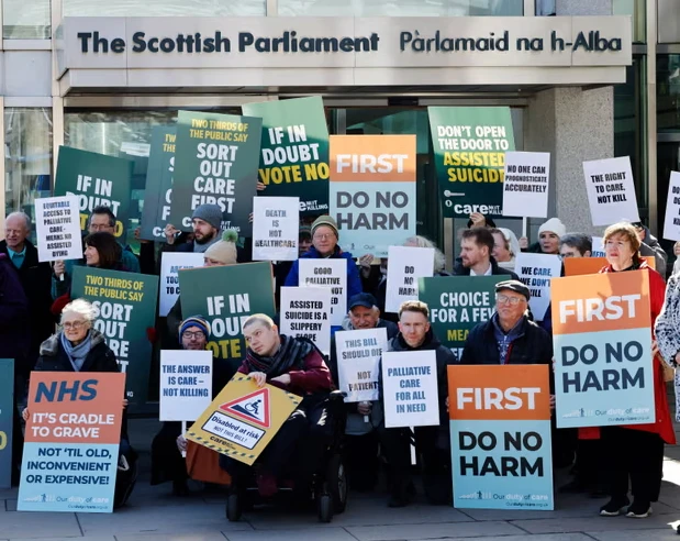Quốc hội Scotland bỏ phiếu chống lại việc hợp pháp hóa trợ tử Quốc hội Scotland bỏ phiếu chống lại việc hợp pháp hóa trợ tử