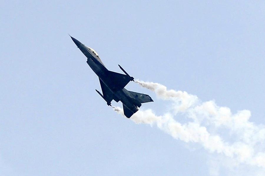 Reuters: Pakistan triển khai 8.000 binh sĩ và 16 chiến đấu cơ tới hỗ trợ Saudi Arabia tự vệ Reuters: Pakistan triển khai 8.000 binh sĩ và 16 chiến đấu cơ tới hỗ trợ Saudi Arabia tự vệ