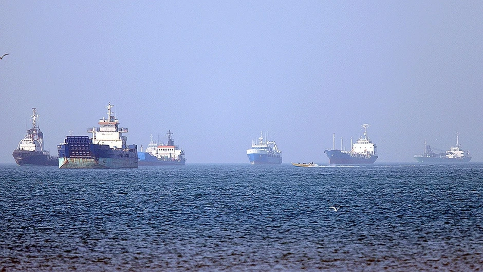 Rộ tin Iran bắt tàu hàng nghi là "kho vũ khí nổi" gần eo biển Hormuz Rộ tin Iran bắt tàu hàng nghi là "kho vũ khí nổi" gần eo biển Hormuz