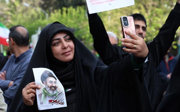 Rộ tin Iran và Oman sẽ thu phí qua eo biển Hormuz trong 2 tuần ngừng bắn Rộ tin Iran và Oman sẽ thu phí qua eo biển Hormuz trong 2 tuần ngừng bắn