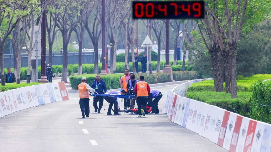 Robot hình người phá kỷ lục của con người tại giải chạy bán marathon ở Trung Quốc