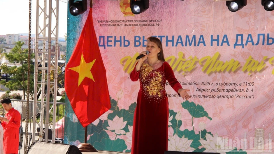 Sắc màu Việt Nam tỏa sáng giữa lòng thành phố vùng Viễn Đông Sắc màu Việt Nam tỏa sáng giữa lòng thành phố vùng Viễn Đông