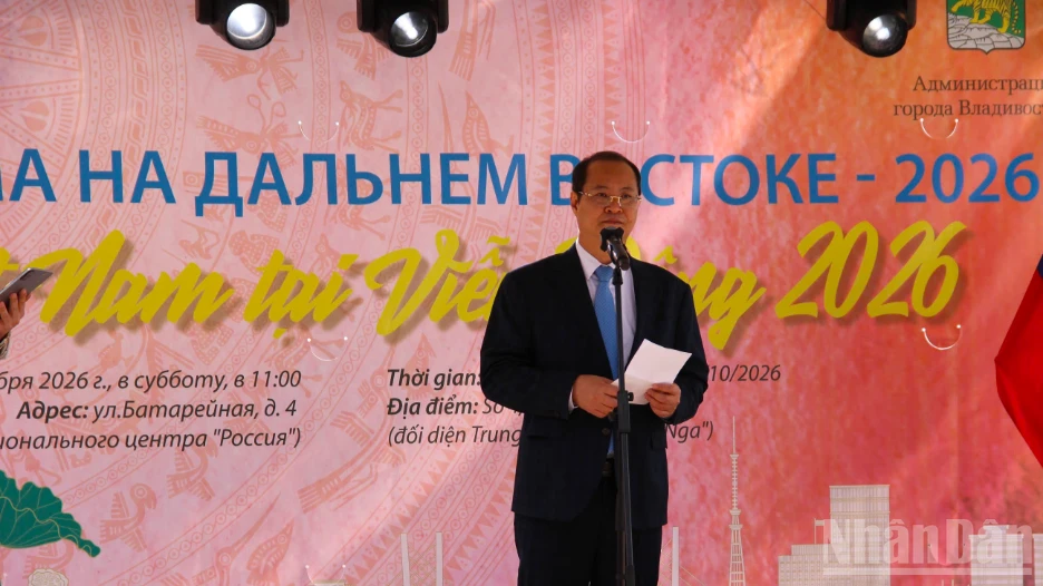 Sắc màu Việt Nam tỏa sáng giữa lòng thành phố vùng Viễn Đông Sắc màu Việt Nam tỏa sáng giữa lòng thành phố vùng Viễn Đông